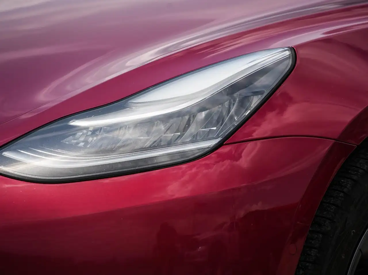 Tesla Model 3 снимка Tesla Model 3