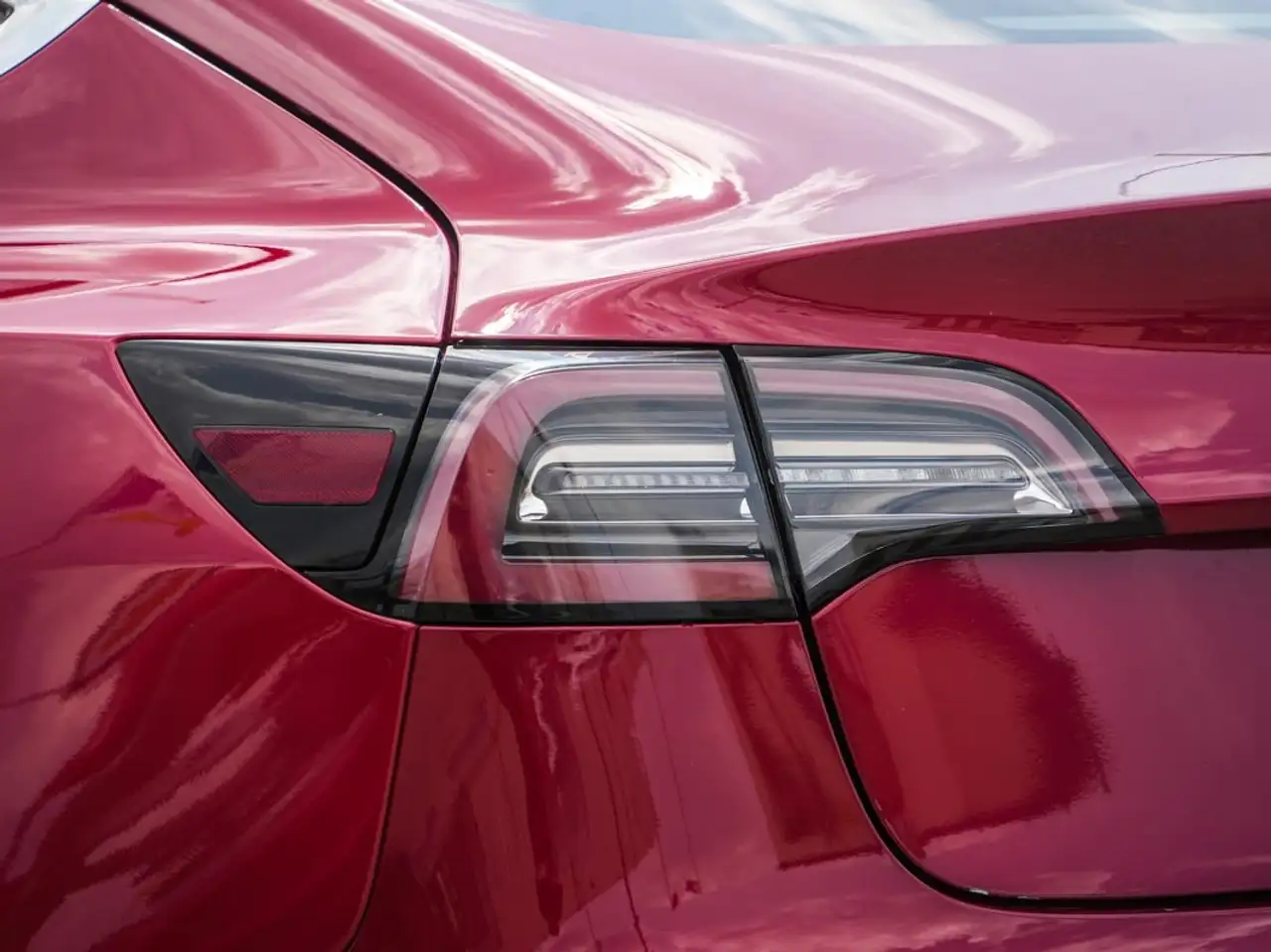 Tesla Model 3 снимка Tesla Model 3