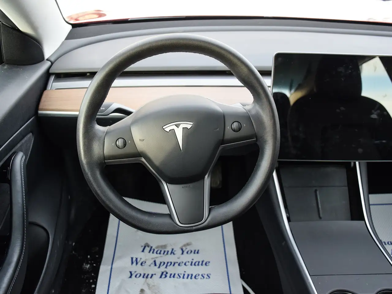 Tesla Model 3 снимка Tesla Model 3