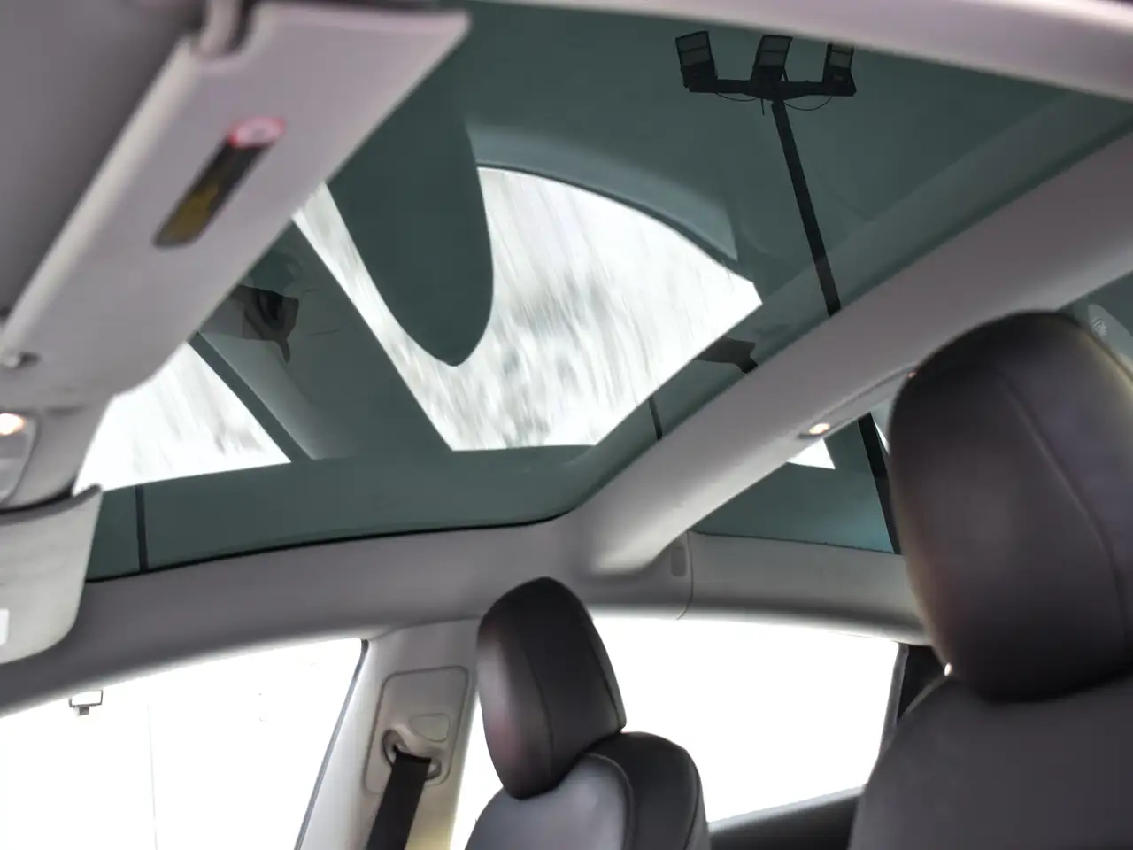 Tesla Model 3 снимка Tesla Model 3