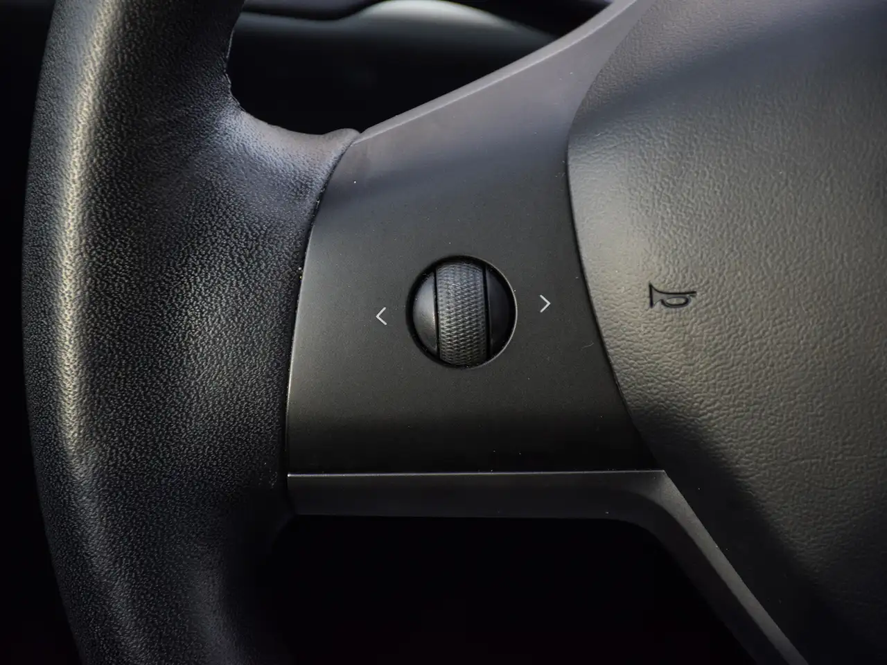 Tesla Model 3 снимка Tesla Model 3