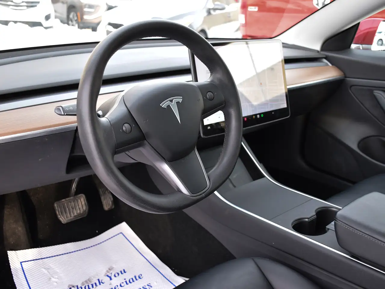Tesla Model 3 снимка Tesla Model 3