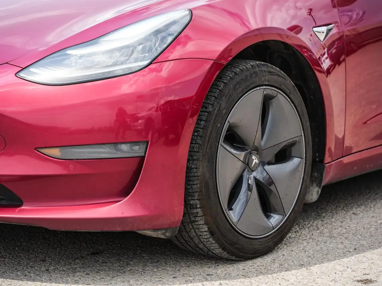 Tesla Model 3 снимка Tesla Model 3