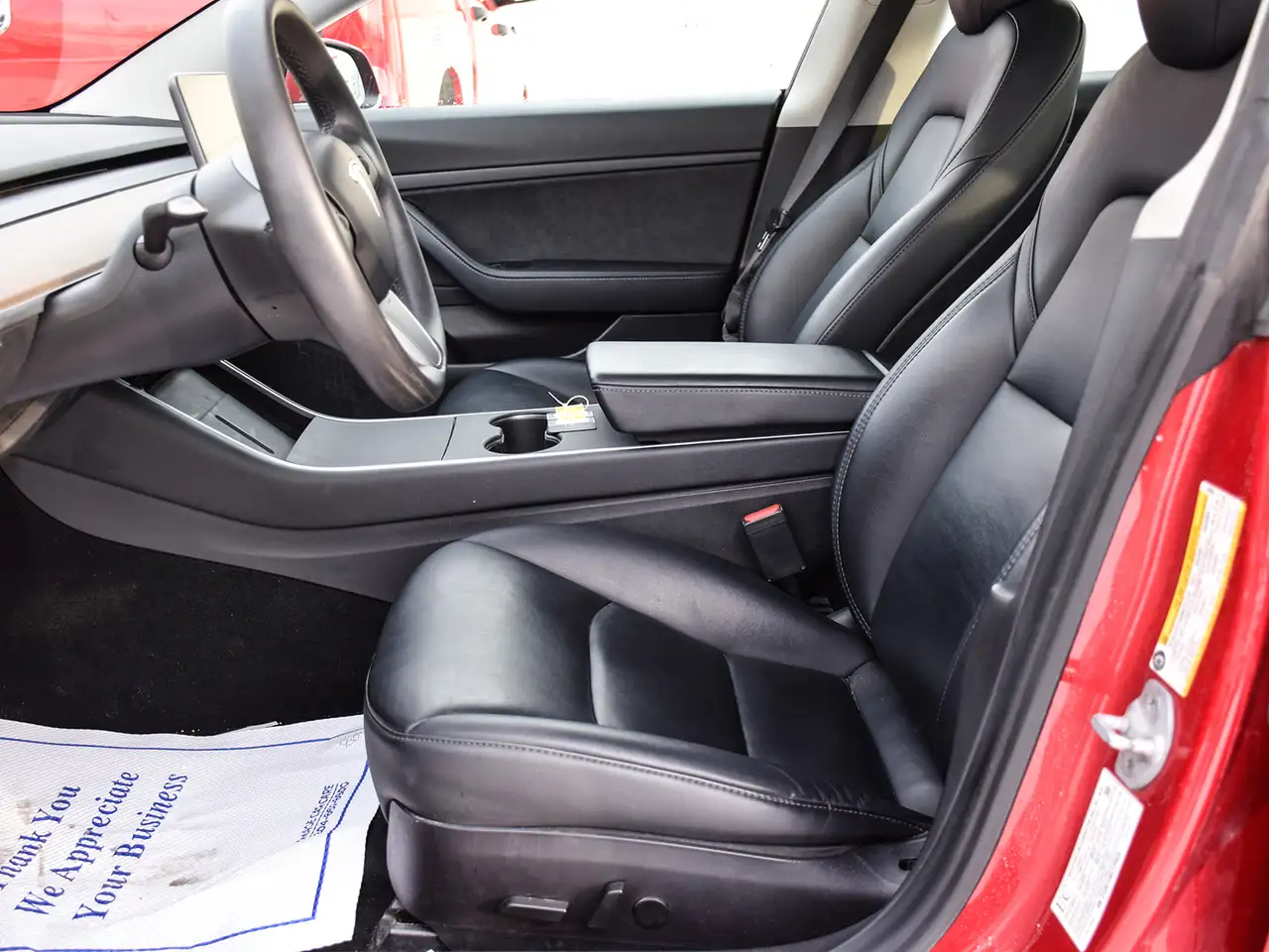 Tesla Model 3 снимка Tesla Model 3