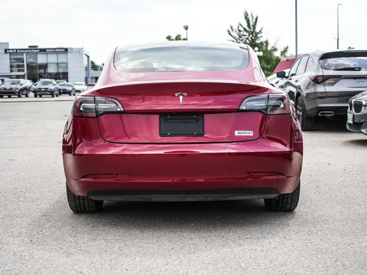 Tesla Model 3 снимка Tesla Model 3