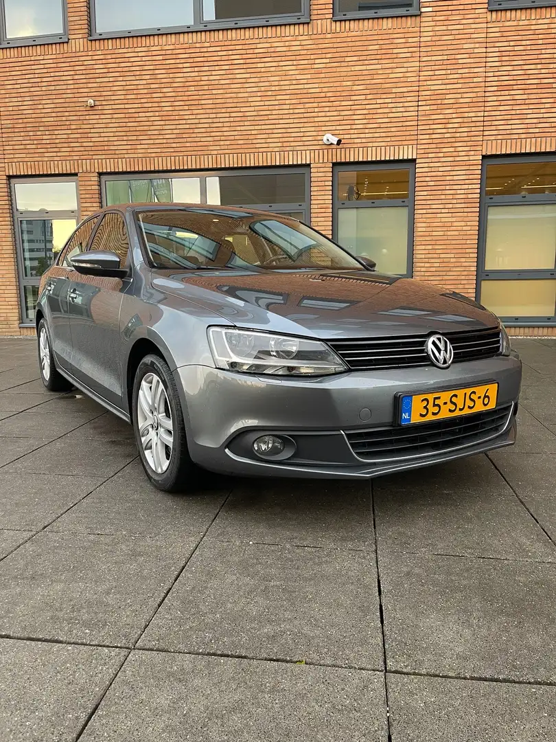 Volkswagen Jetta 1.4 TSI Highline Grijs - 2