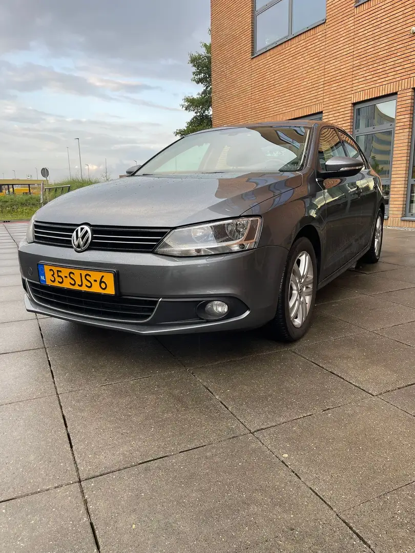Volkswagen Jetta 1.4 TSI Highline Grijs - 1