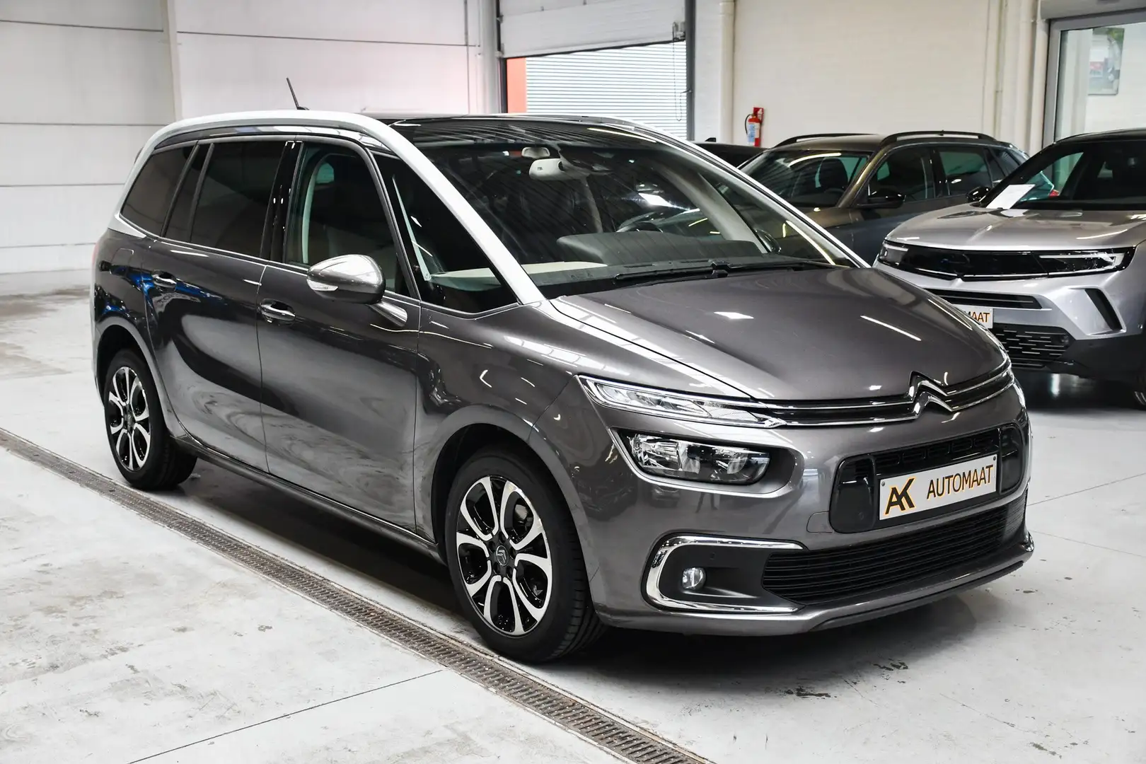 Citroen C4 SpaceTourer 1.5 BlueHDi Shine 7pl Automaat - LEDER / NAVI / CC Gris - 2
