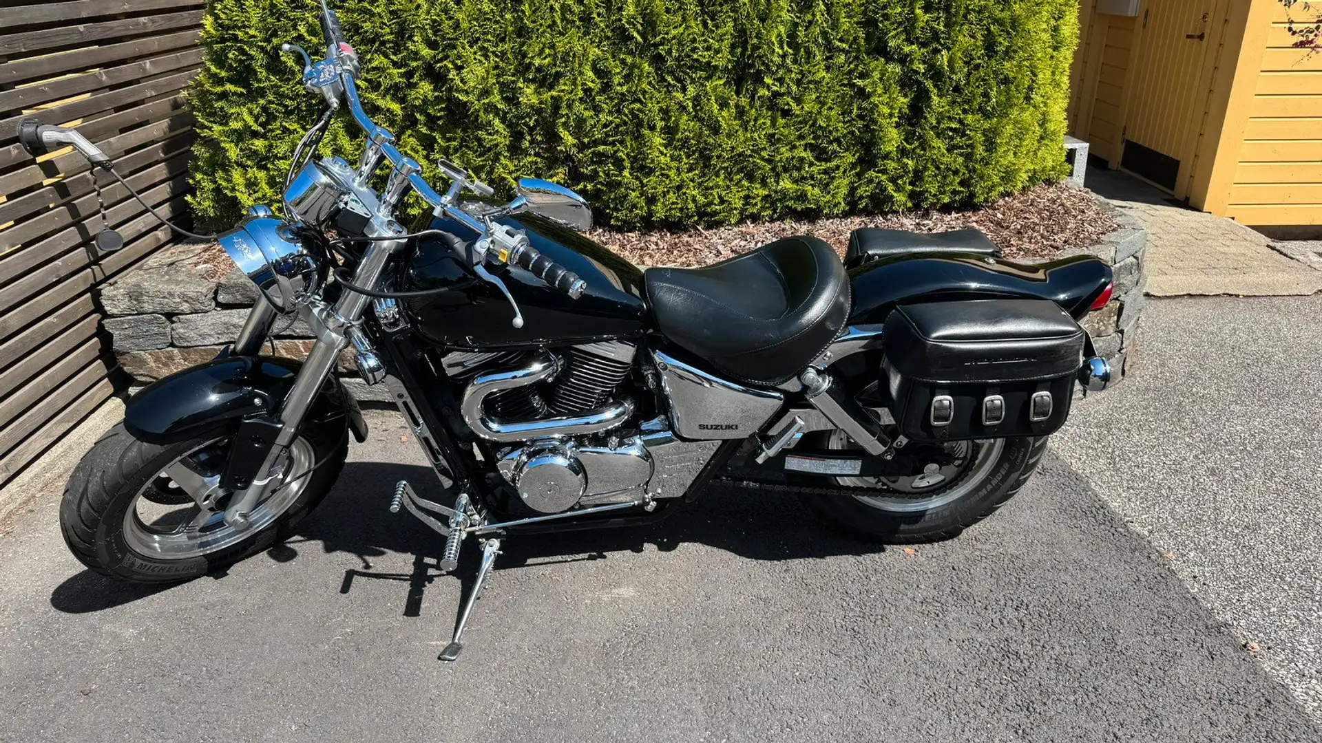 Suzuki VZ 800 Marauder Schwarz - 2