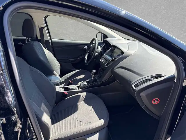 Ford Focus view 3