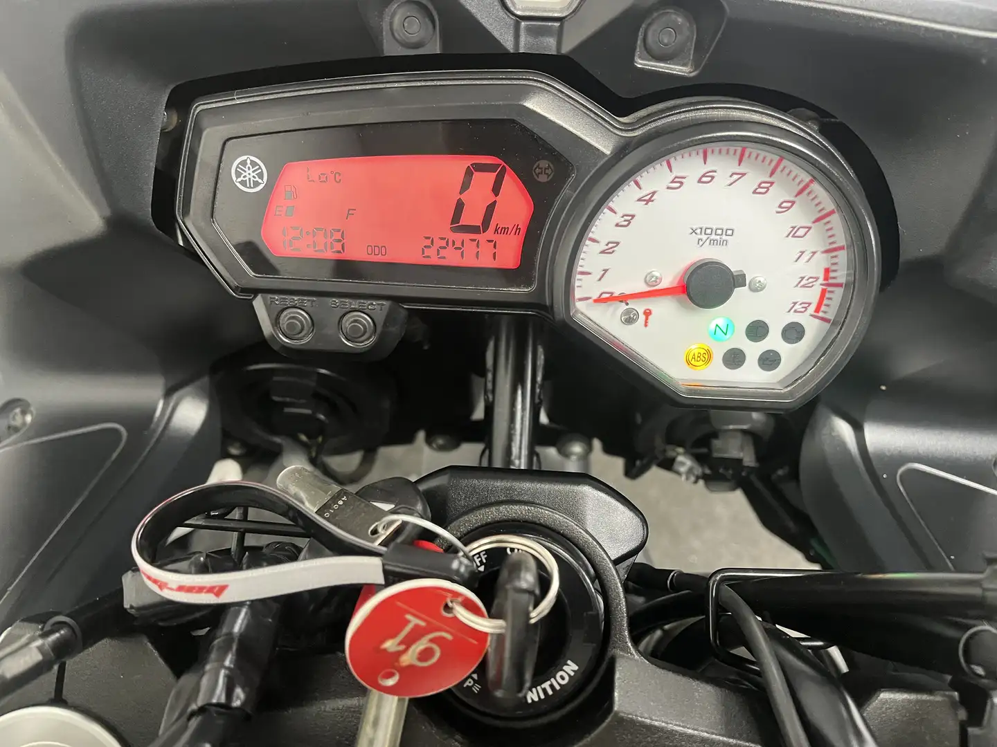 Yamaha FZ 8 FAZER Grijs - 2