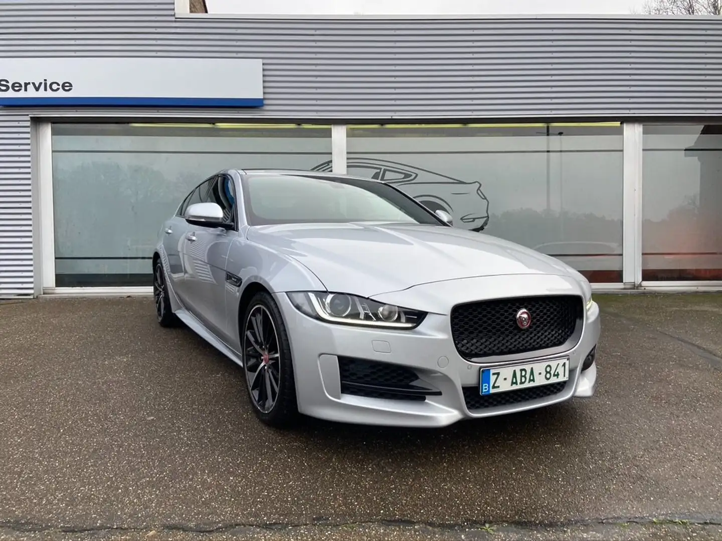 Jaguar XE 2.0 T R-Sport (EU6.2) - Modeljaar 2019 - Pano dak Stříbrná - 2