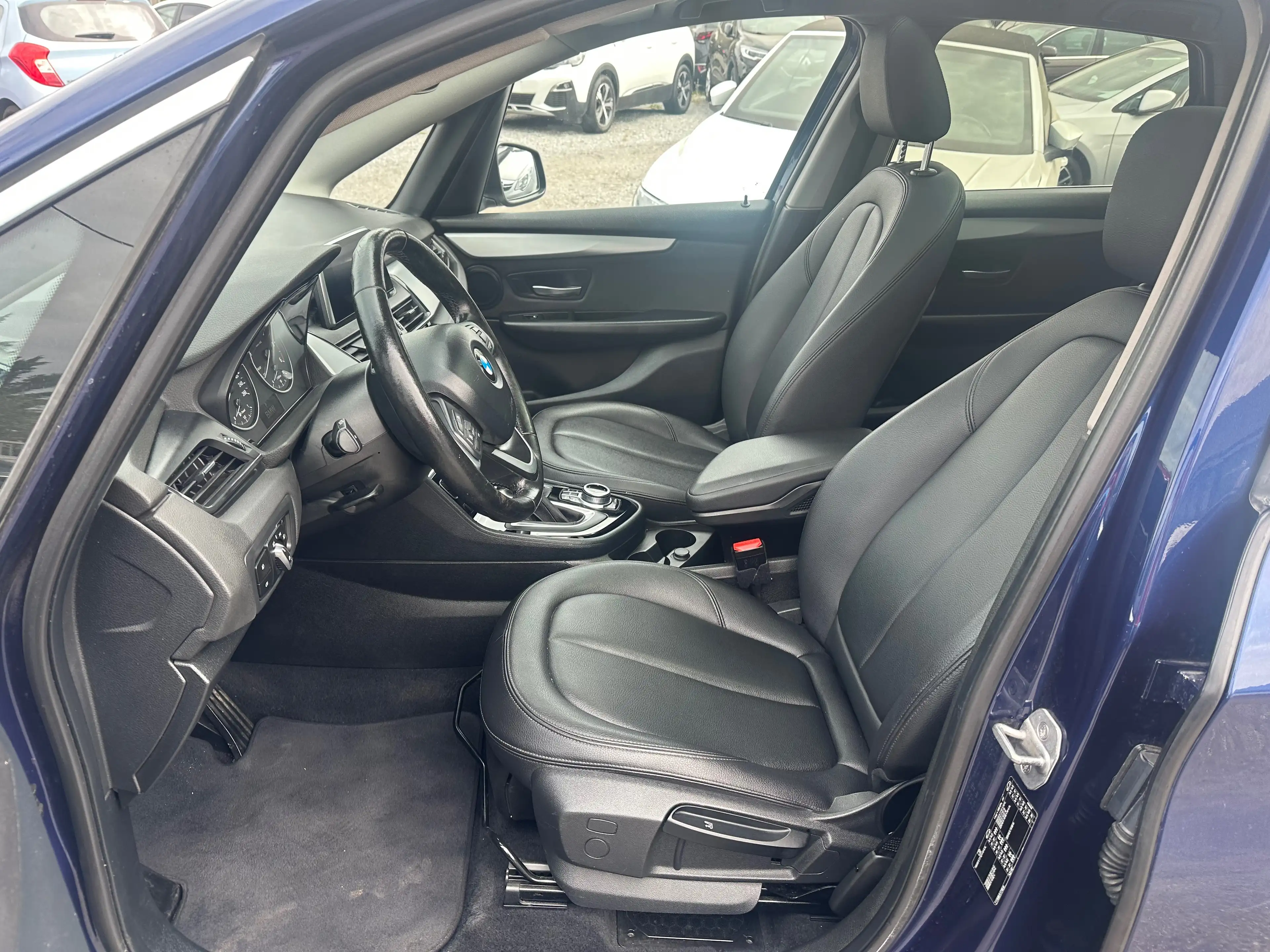 BMW 216 ACTIVE Tourer 216 dA*GPS*CUIR*TOIT OUVR PANO* — photo 9