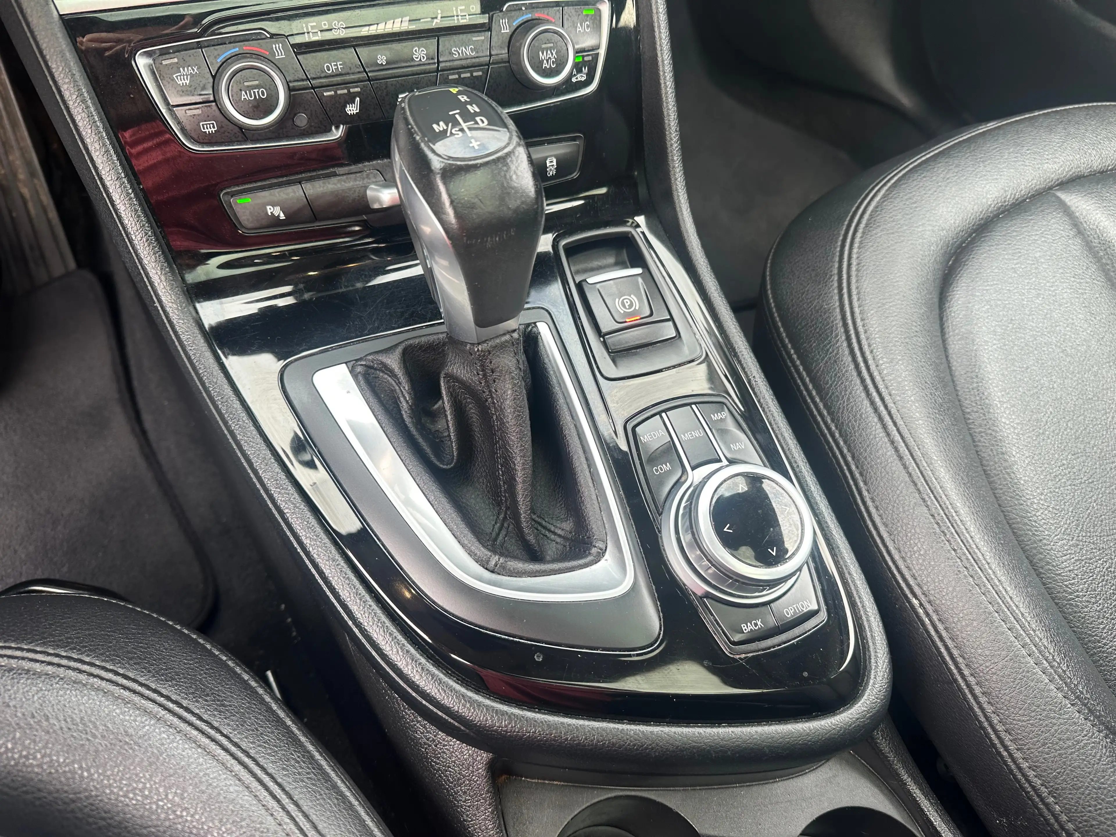BMW 216 ACTIVE Tourer 216 dA*GPS*CUIR*TOIT OUVR PANO* — photo 8