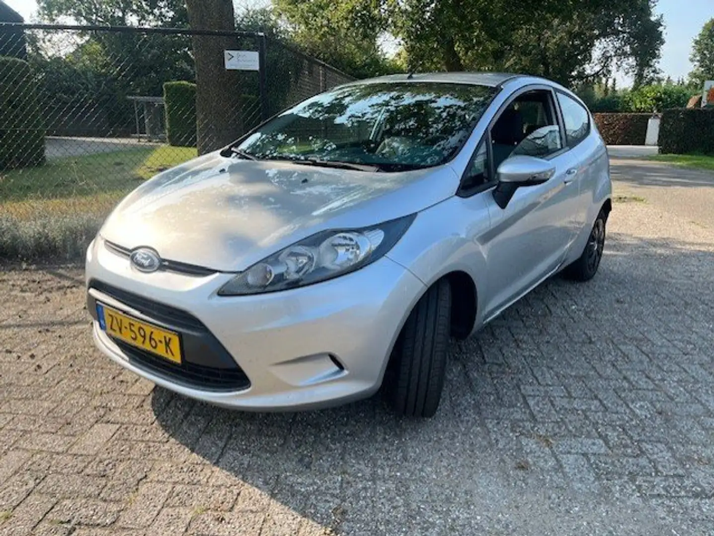 Ford Fiesta 1.25 Limited Grijs - 1