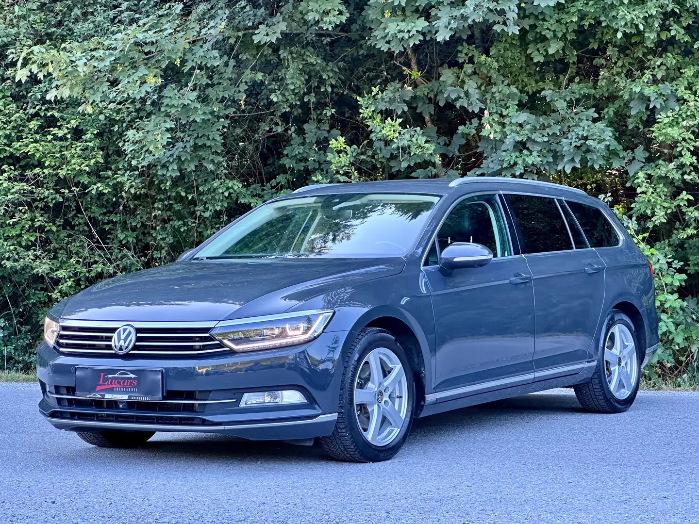 Volkswagen Passat Variant 2.0 TDI Highline ACC*SHZ*LED*NAVI*LEDER*AMBIENTE* Grau - 1