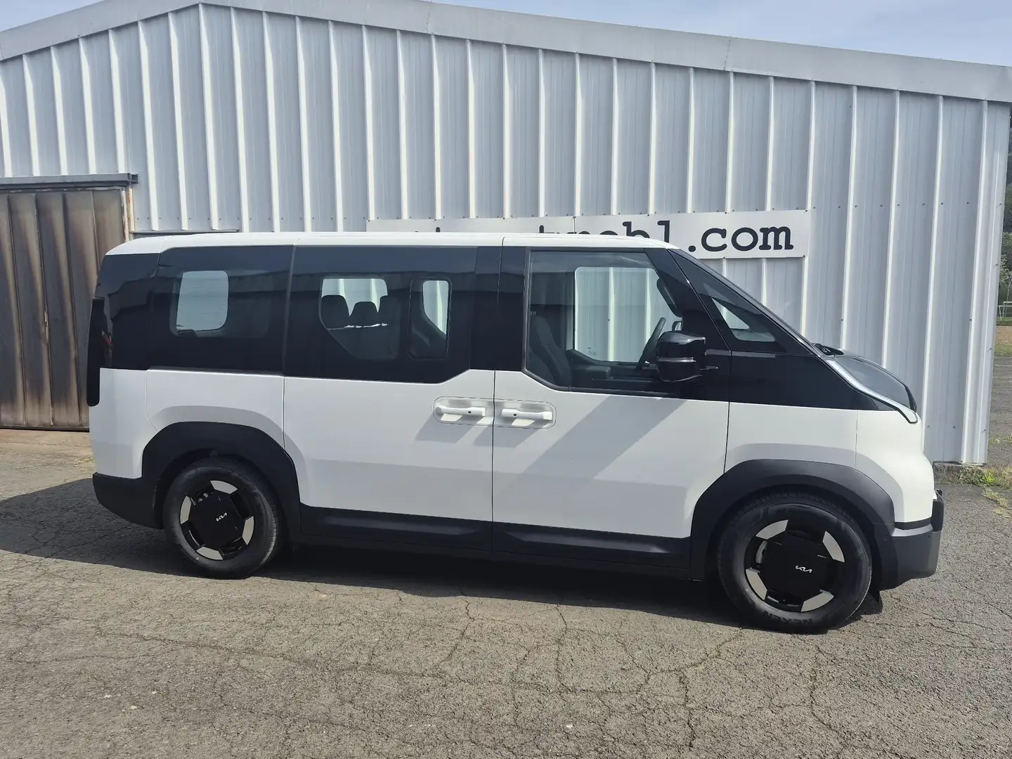 Kia PV5 Passenger Passenger Earth Plus 71KWH Paket 1&2 Weiß - 2