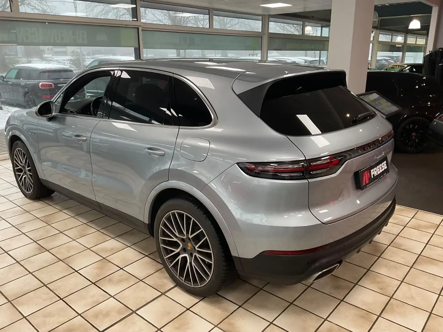 Porsche Cayenne E-Hybrid Silber - 2