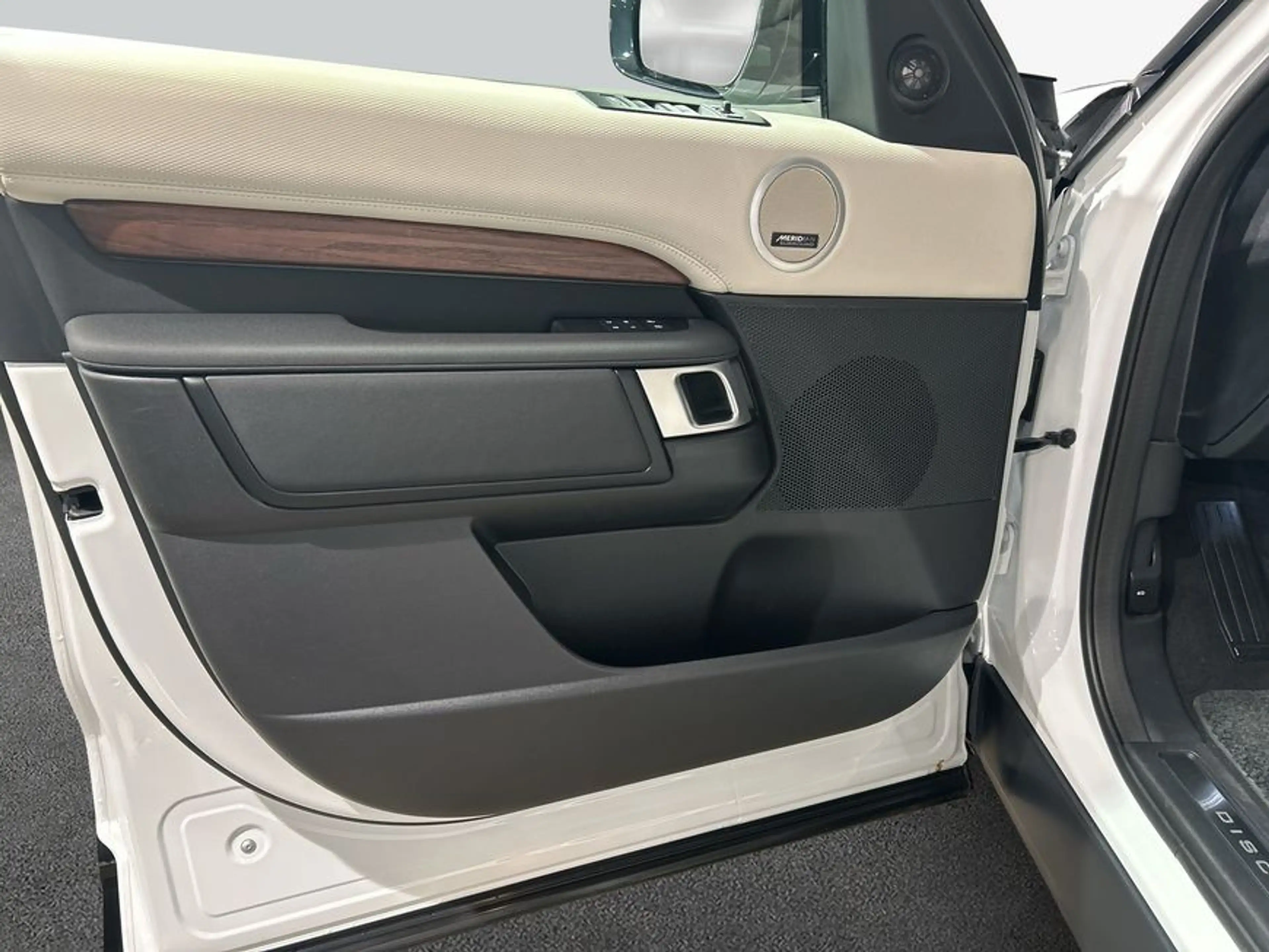 Land Rover Discovery D250 Dynamic SE — photo 13