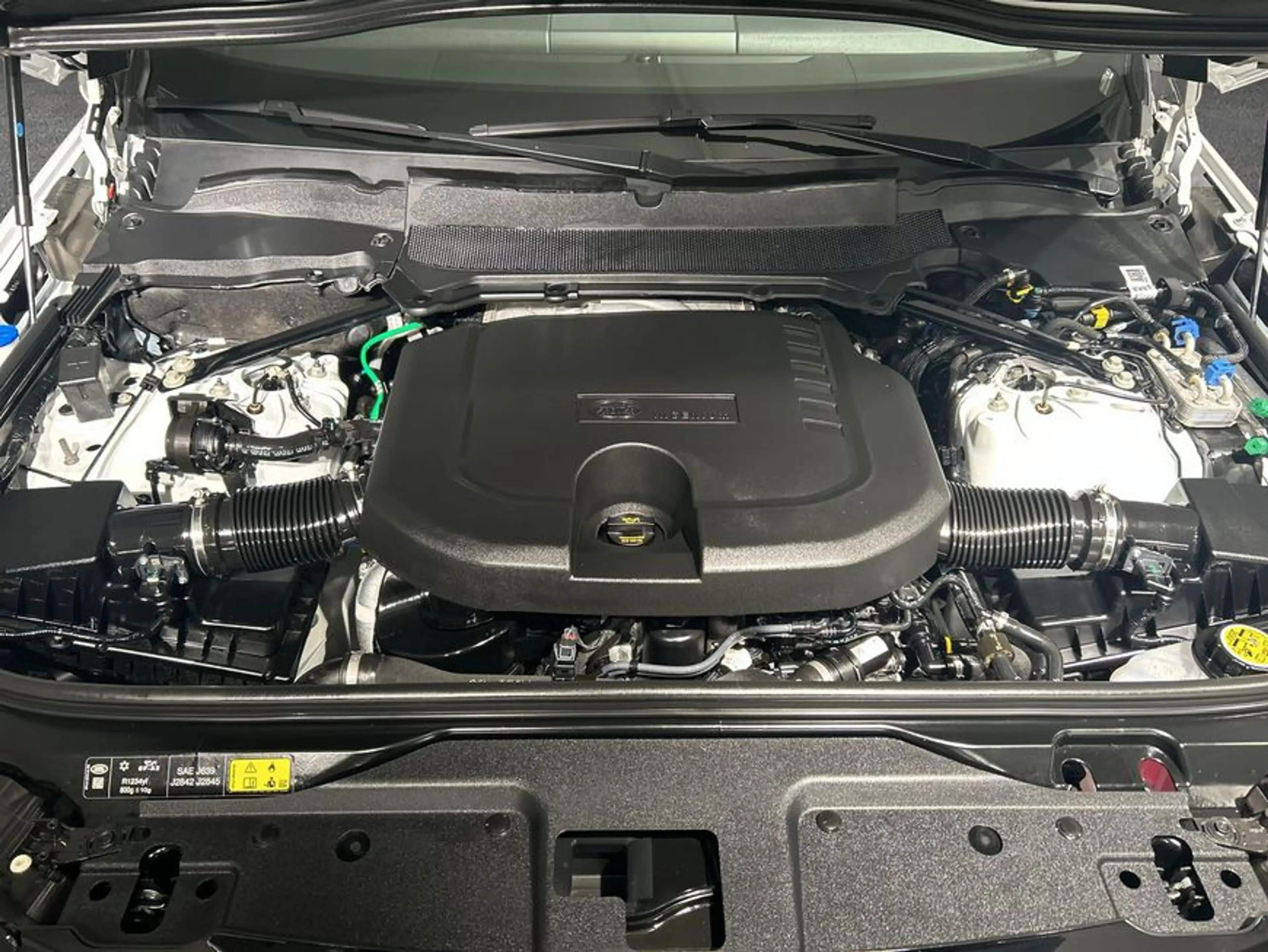 Land Rover Discovery D250 Dynamic SE — photo 10