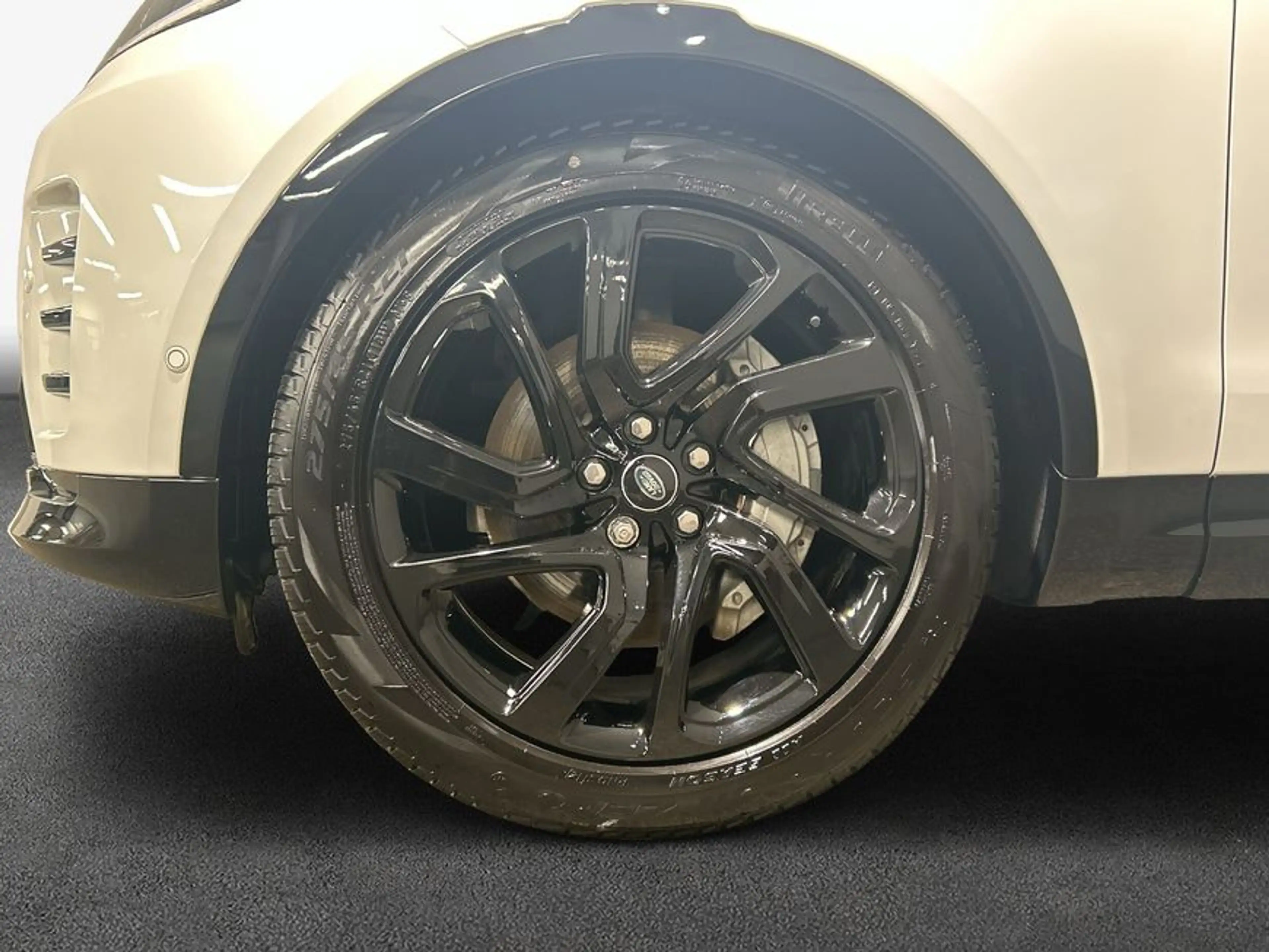 Land Rover Discovery D250 Dynamic SE — photo 9