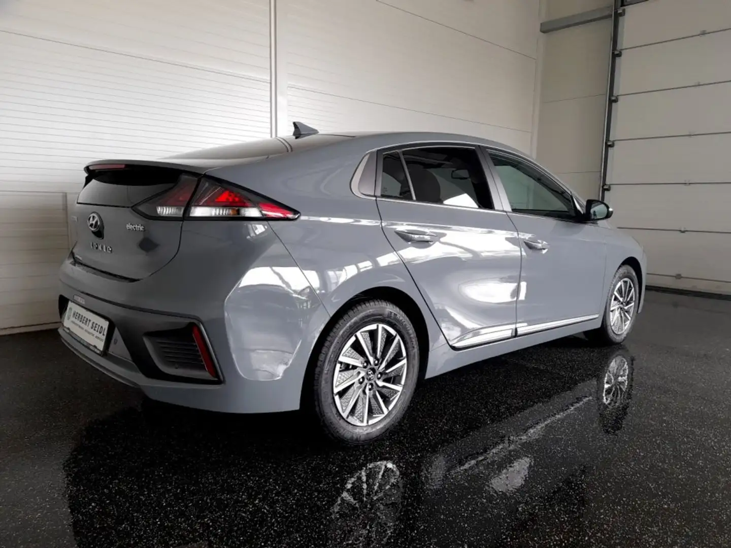 Hyundai IONIQ Elektro STYLE Aut. *WÄRMEPUMPE / VOLL LED / NAVI / ACC / KAMERA / INFINITY-SOUND-SYSTEM / KLIMAAUT.* Grau - 2