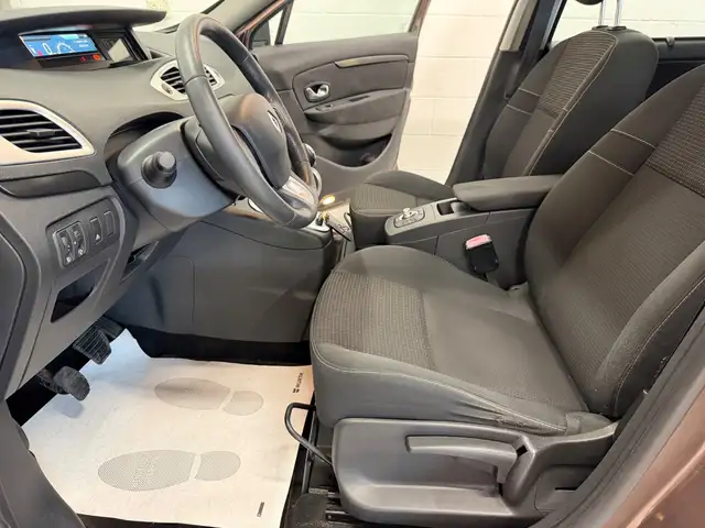 Renault Scenic view 6