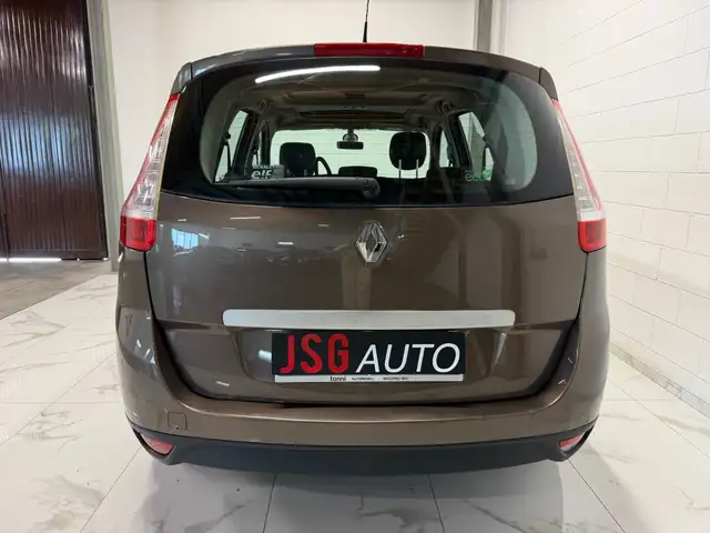 Renault Scenic view 5