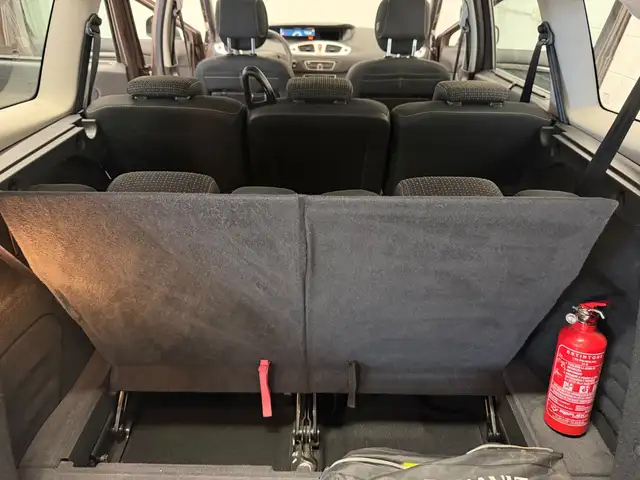Renault Scenic view 15