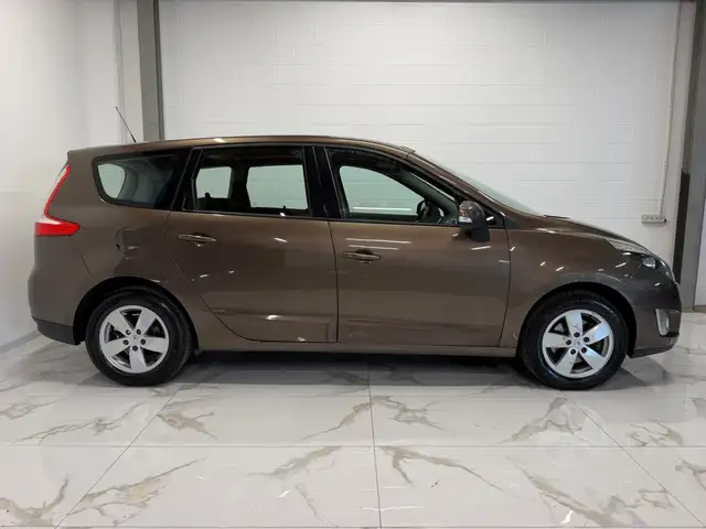 Renault Scenic view 3