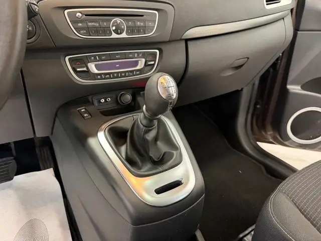 Renault Scenic view 11