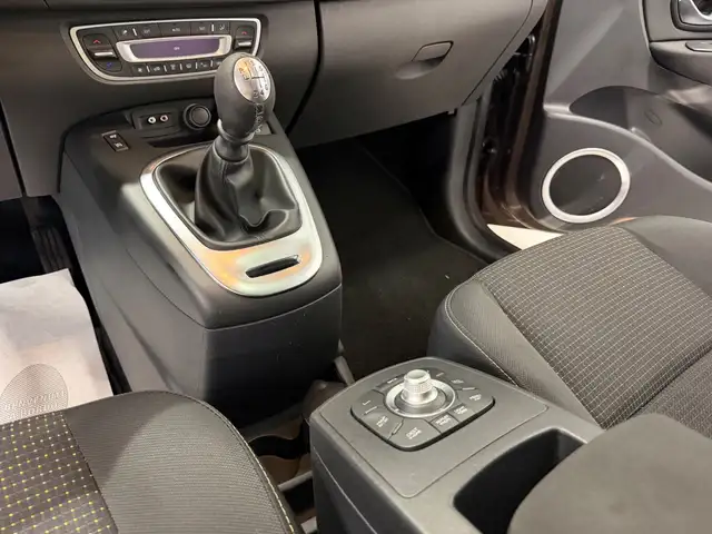 Renault Scenic view 13