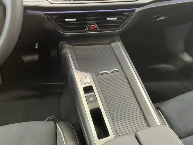 Volkswagen Passat view 9