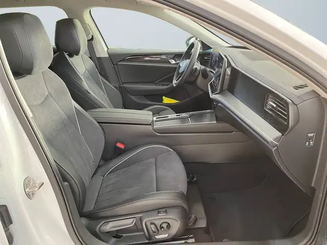 Volkswagen Passat view 10