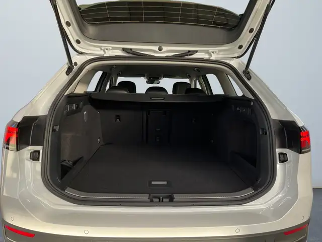 Volkswagen Passat view 14