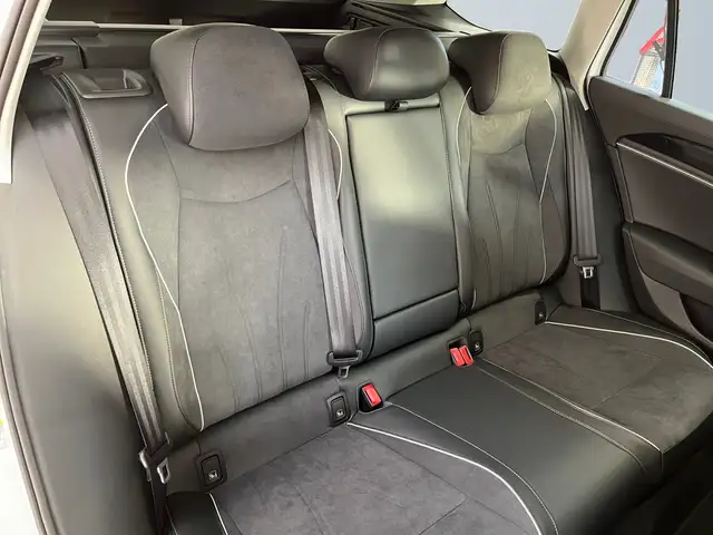 Volkswagen Passat view 11