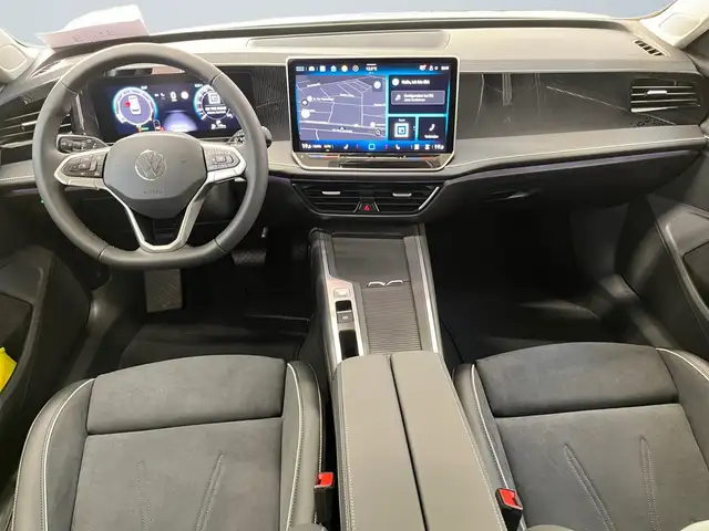 Volkswagen Passat view 8
