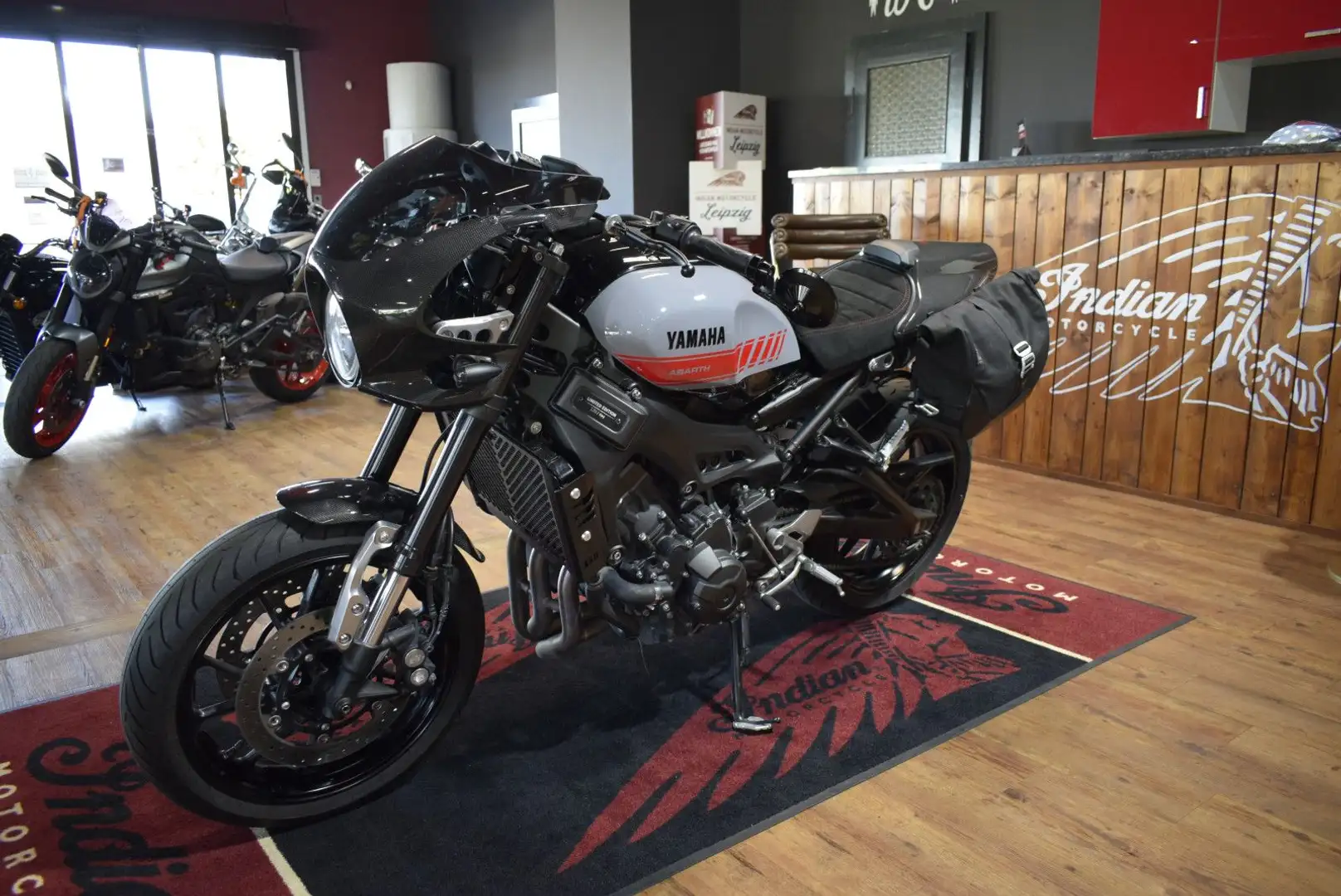 Yamaha XSR 900 ABARTH  695 Stück Weltweit  Akrapovic Grau - 1