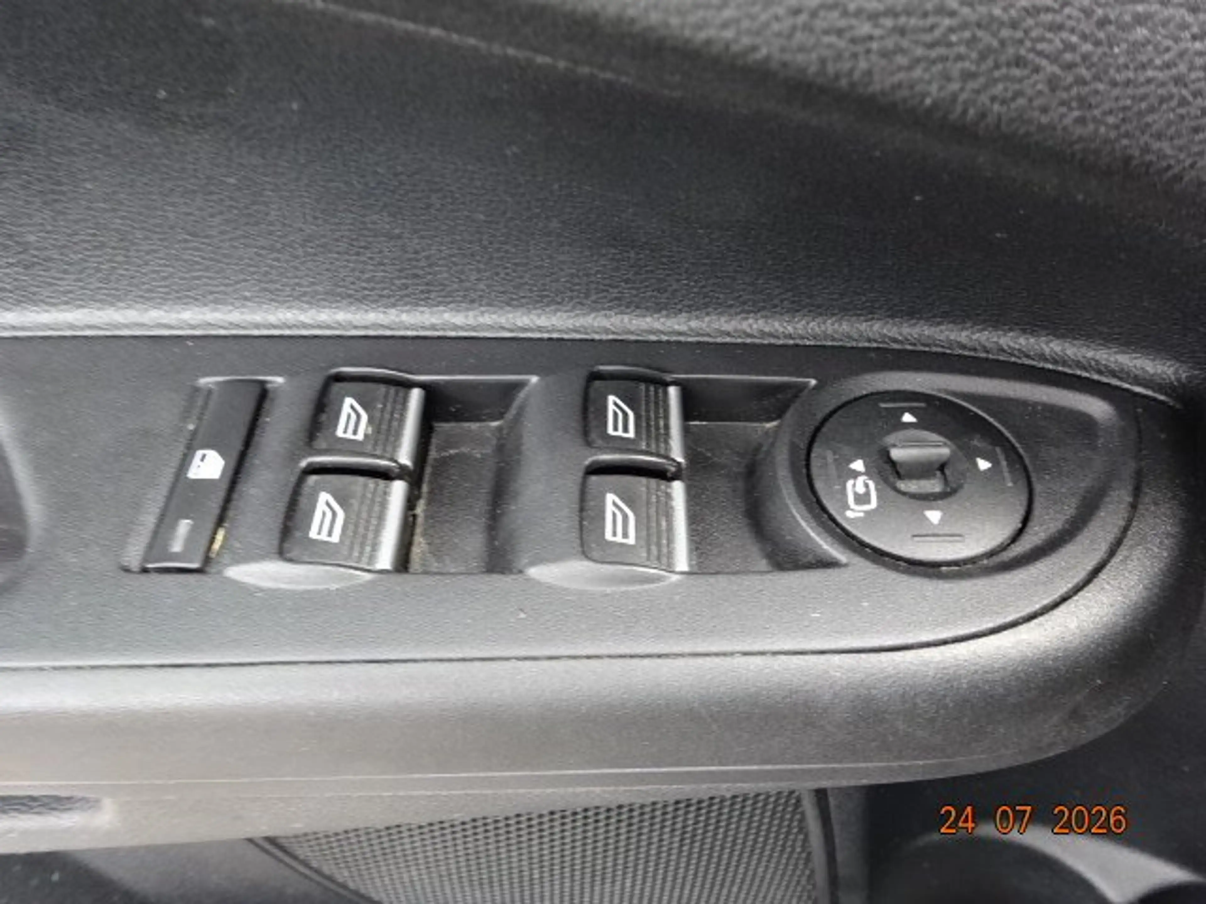 Ford B-Max Sync Edition — photo 12