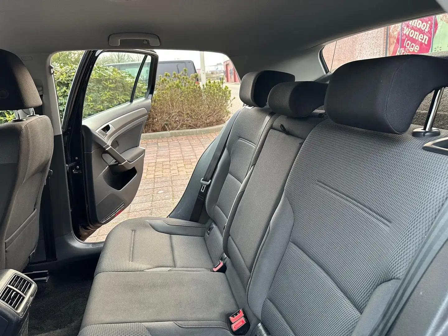 Volkswagen Golf Golf 1.0 TSI Comfortline Zwart - 2