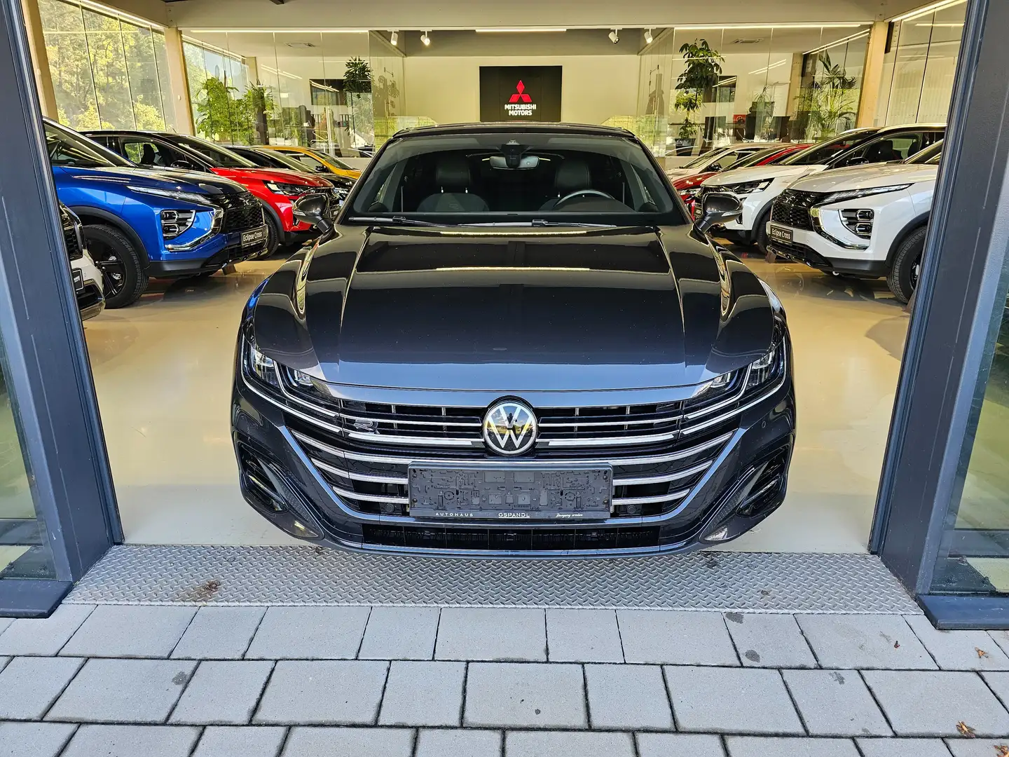 Volkswagen Arteon R-Line 4Motion Grau - 1