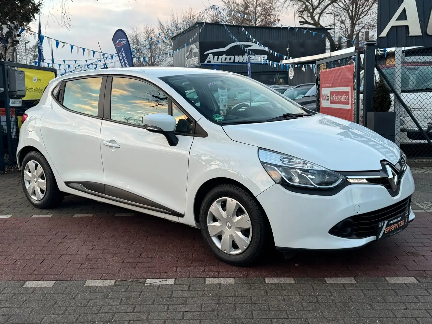 Renault Clio IV Dynamique Navi*Klima*Tempomat*TÜV NEU* Weiß - 1