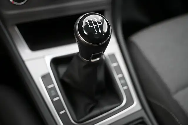 Volkswagen Golf view 23