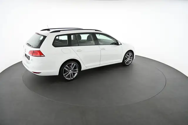 Volkswagen Golf view 4