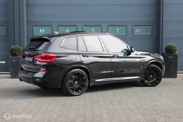 BMW X3 view 8