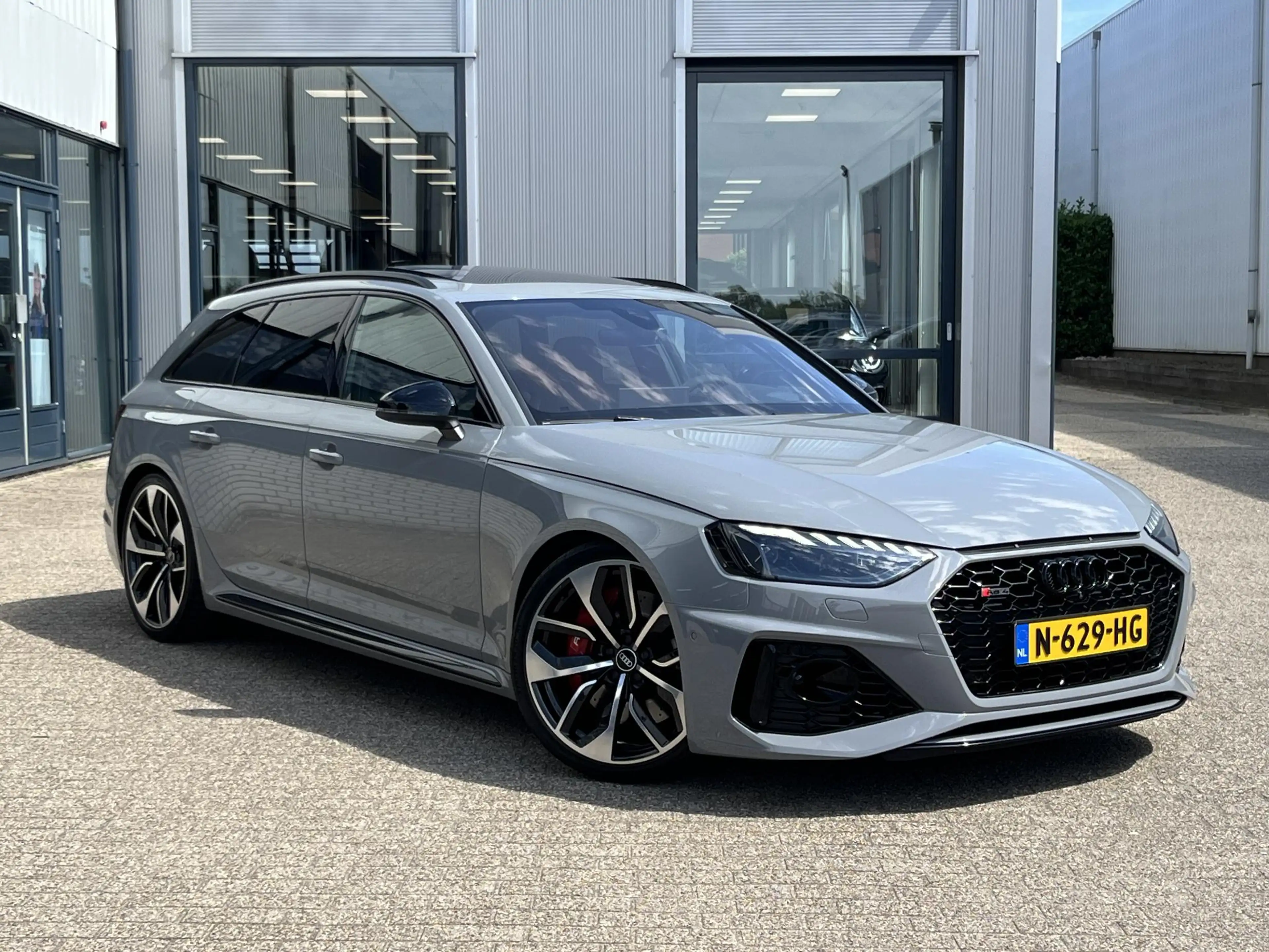 Audi RS4 A4 Avant 2.9 TFSI quattro — photo 39