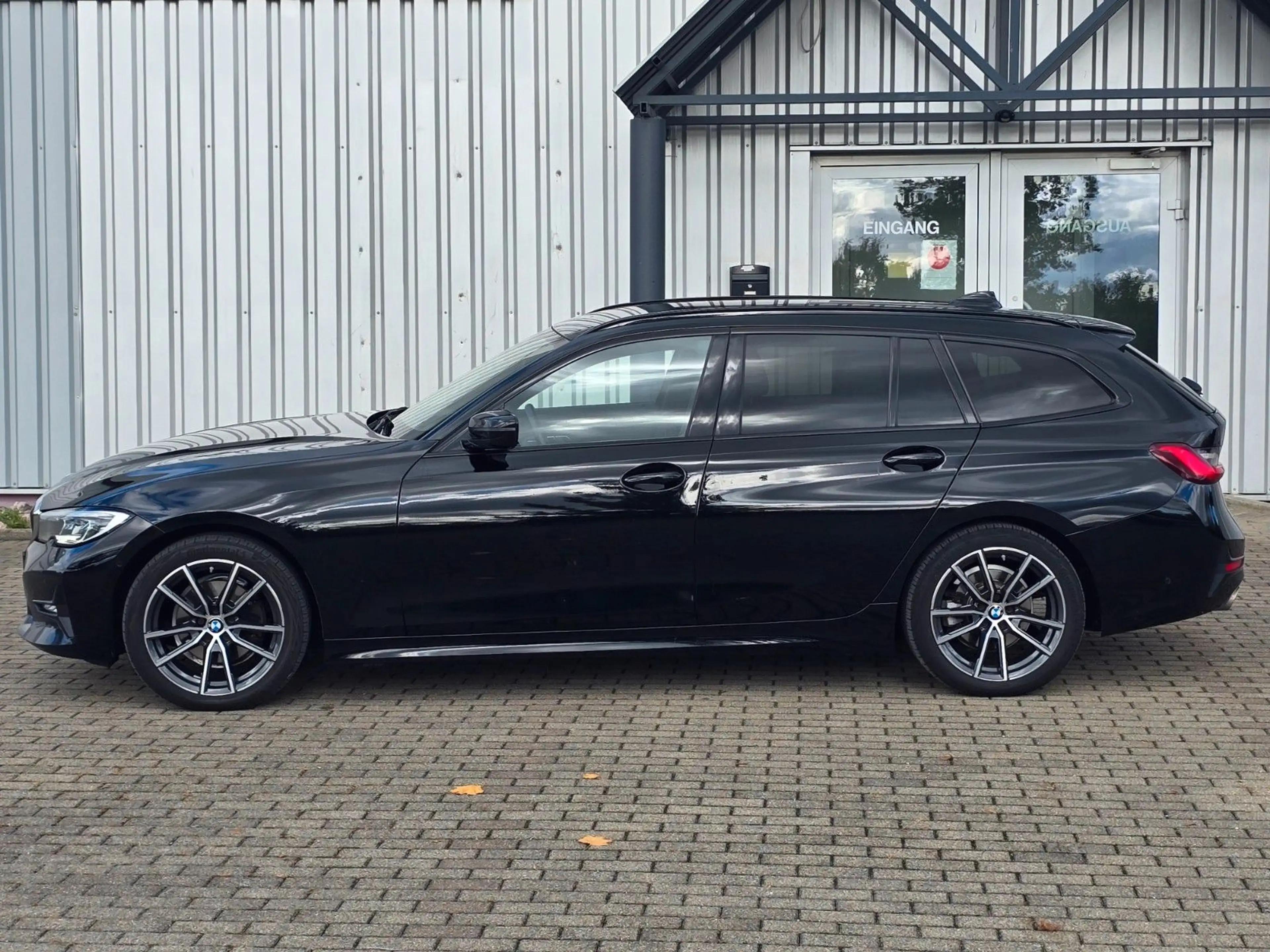 BMW 320 3 Touring 320 i Sport Line/HEADUP/HARMAN — photo 6