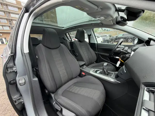 Peugeot 308 view 6