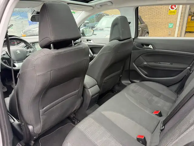 Peugeot 308 view 8
