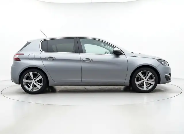 Peugeot 308 view 11